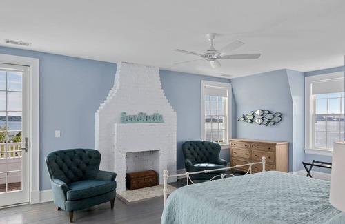 Portland House | Waterfront Colonial - Best Views on the Island! by RedAwning