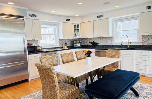 Mystic - New London House | Waterfront Comfort: 2-Bedroom Home in Prime Coastal Location