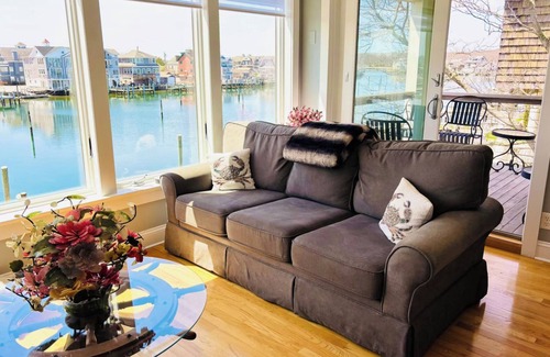Mystic - New London House | Waterfront Comfort: 2-Bedroom Home in Prime Coastal Location