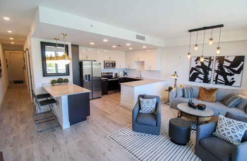 North Trail Condo | Waterfront, Community Pool, Sea La Vie
