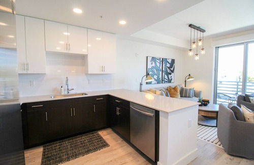 North Trail Condo | Waterfront, Community Pool, Sea La Vie