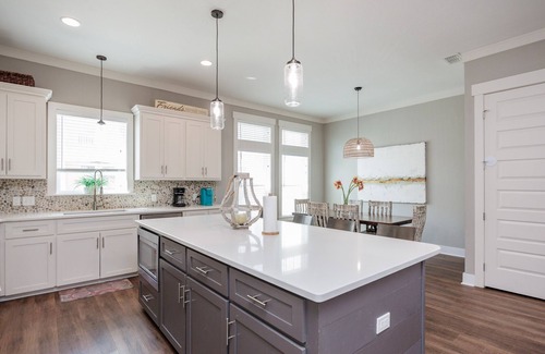 Corpus Christi House | Waterfront Complex Views, Proximity to the Beach with Easy Garage Access