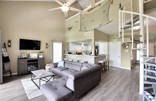 April Sound Condo | WaterFront Condo in upscale neighborhood of April Sound “Our Happy Place”