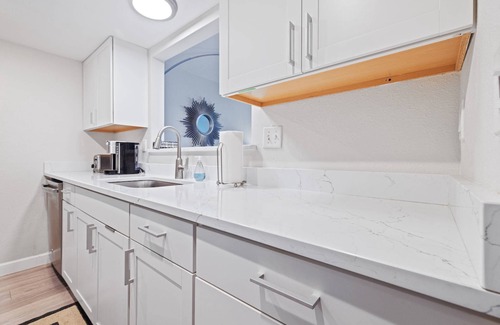 Tarpon Springs Condo | Waterfront Condo w/Heated Pool, Pier & Sunset Views – Walk to Dunedin Causeway & Honeymoon Island!