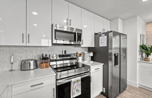 Central Sarasota Condo | Waterfront Condo with Pool, Spa, and Fitness Center near Downtown Sarasota