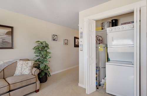 Westport Condo | Waterfront condo with ocean views, pool, hot tub, gym & W/D - dog-friendly