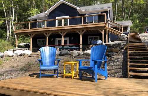 North Frontenac Cottage | Waterfront Cottage in the Woods/5bedrooms large Dock