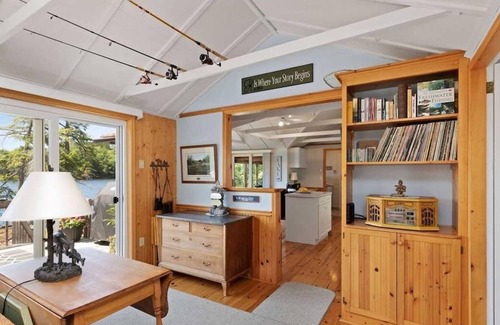 Nobel Cottage | ~Waterfront Cottage in the heart of Parry Sound~