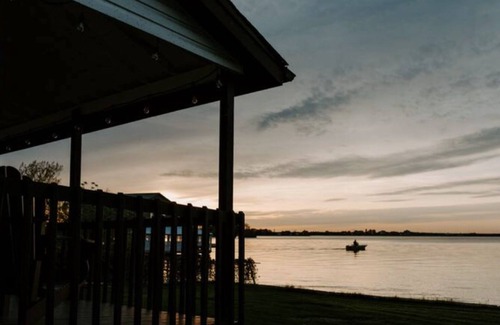 Wolfe Island Cottage | Waterfront Cottage in Marysville Wolfe Island - Fisherman's Cottage