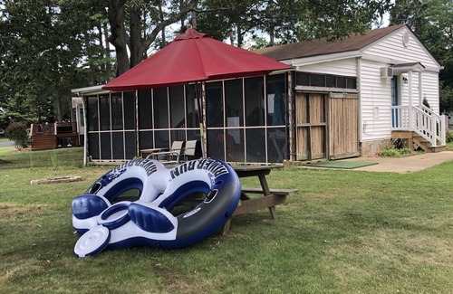 Swan Point Cottage | Waterfront cottage for paddle boarding, kayaking, crabbing, and fishing