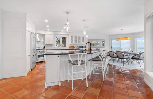 Meaford House | Waterfront Cottage on Georgian Bay w/Hot Tub