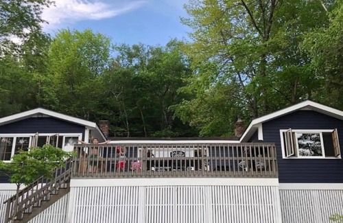 Weare Cottage | Waterfront cottage on Lake Horace!