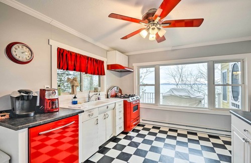 Clayton Cottage | Waterfront Cottage on Sawmill Bay w/Deck!