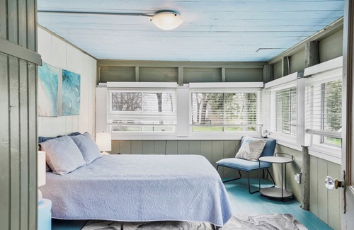 Fort Erie House | Waterfront Cottage | Private Beach & Sunset Views!