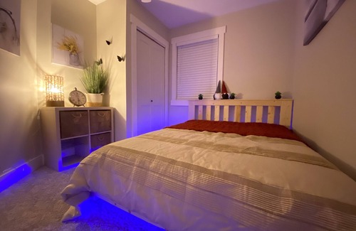 Trent Lakes Cottage | Waterfront Cottage Retreat With Hot Tub and Sauna