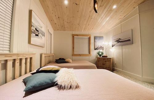 Trent Lakes Cottage | Waterfront Cottage Retreat With Hot Tub and Sauna