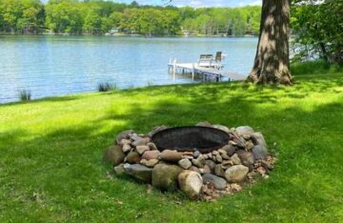 Stone Lake Cabin | Waterfront Cottage -Stone Lk - Sandy/Dock - Pets