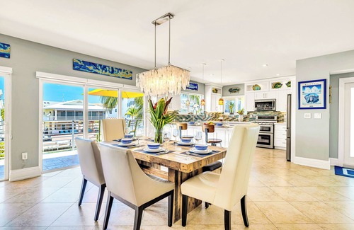 Islamorada House | Waterfront/Covered alfresco lounge/Heated Pool/Anchor Key