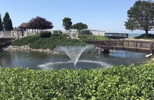 Port Clinton Condo | Waterfront cozy 1-bedroom condo with pool, hottub, AC in charming Port Clinton!