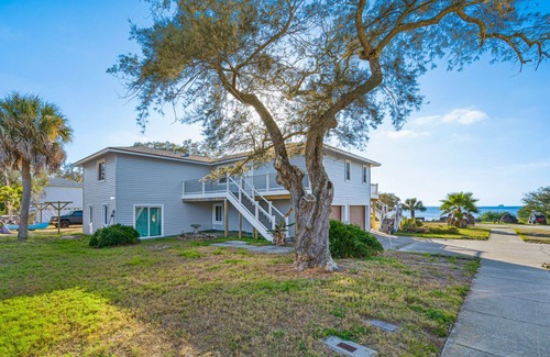 Crystal Beach House | Waterfront Crystal Beach Home with Gulf View & Beautiful Sunsets