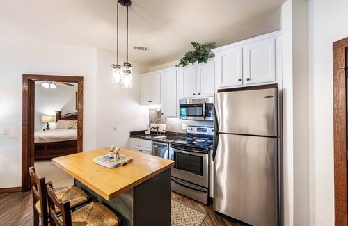 Lake Oconee Villa | Waterfront Cuscowilla Villa Suites on Lake Oconee with assigned Boat slip