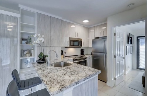 Middle River Terrace Apartment | Waterfront Deck ~ Pool ~ Kayak