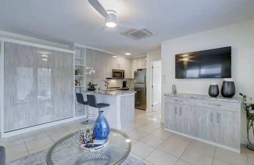 Middle River Terrace Apartment | Waterfront Deck ~ Pool ~ Kayak