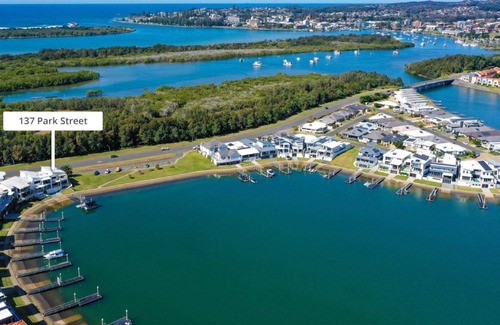 Port Macquarie House | Waterfront Delight, TOP NOTCH