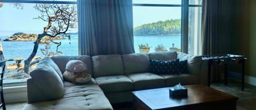 Regional District of Nanaimo House | Waterfront deluxe private room with breakfast