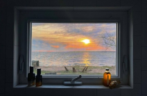 Shirley House | Waterfront designer retreat | Stunning Sunsets! 5 minutes to the beach!