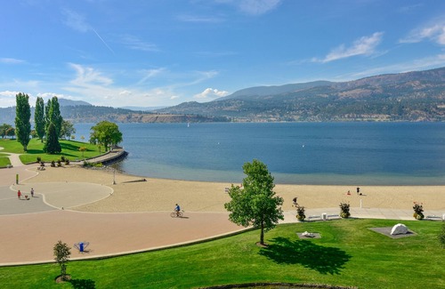 North End Condo | Waterfront, Downtown area, 4 bdr, 2 Levels, Pools