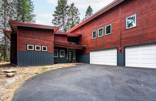 McCall House | Waterfront Dream Home on Rio Vista Pond