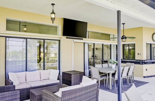 Edgewater House | Waterfront Escape with Heated Pool, Stunning Sunsets & Coastal Charm