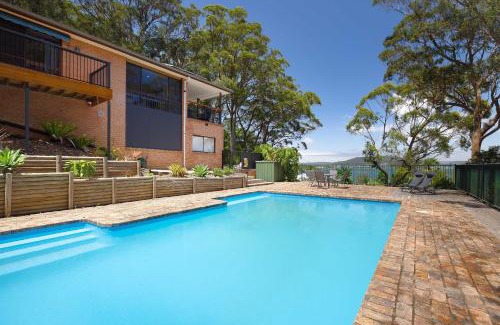Saratoga House | Waterfront Escape