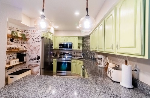 Weeki Wachee Gardens House | Waterfront Escape + Kayaks - Gulf Access & Fun