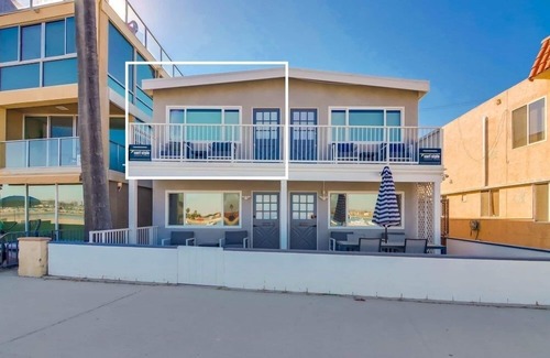 Central Mission Beach Apartment | WaterFront * Exclusive View Patio * Top Level * A/C