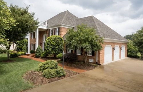 Spotsylvania House | Waterfront Executive Retreat House