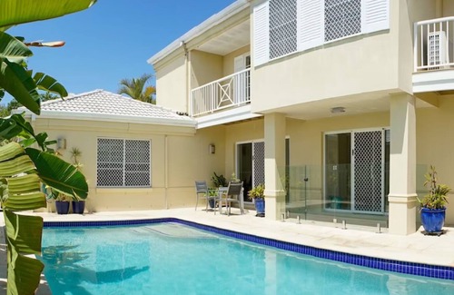 Broadbeach Waters House | Waterfront Family Home on lake - Private swimming pool, kayaks & paddleboards