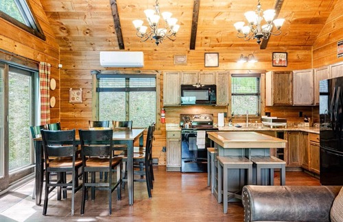 East Stroudsburg House | Waterfront family cabin, near falls, golf, ski resorts, hiking, fishing & more!