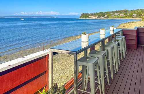 Coupeville House | Waterfront family-friendly home w/bay views, firepit, deck, & gas fireplace