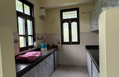 Mandi House | Waterfront Family Retreat–2BHK Independent Floor by Homeyhuts