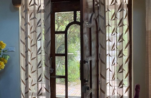 Mandi House | Waterfront Family Retreat–2BHK Independent Floor by Homeyhuts