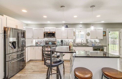 Vergas House | Waterfront Family Retreat on Lake Lida w/Dock