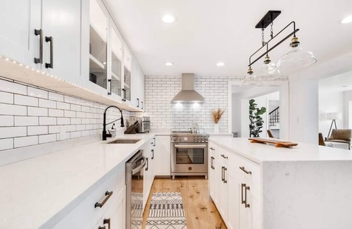 Royal Oak House | Waterfront Farmhouse Retreat on 18 Acres, Pool