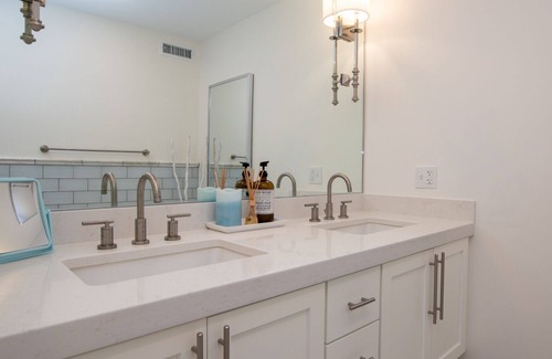 Poplar Ridge Cottage | Waterfront Finger Lakes Home with Hot Tub + Close to Wineries!