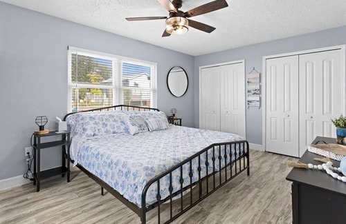 Hudson Beach Estates House | Waterfront - Firepit - Kayaks - Private Boating and Fishing Dock - Game Room