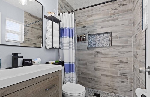 Hudson Beach Estates House | Waterfront - Firepit - Kayaks - Private Boating and Fishing Dock - Game Room