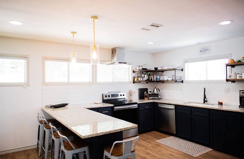 Enchanted Oaks House | Waterfront-Game Room-Zip Line-Hot Tub & Pets!
