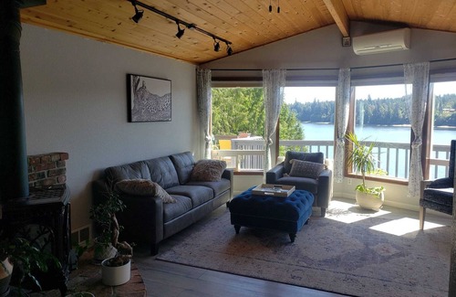 Shelton House | Waterfront gated 4 acres retreat with a sauna and hot tub