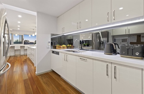 Patterson Lakes House | Waterfront Gem 4 Storey Luxury Waterfront Living 5 BR 3.5 BTH SLEEPS 10